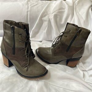 Women pierre dumas military style boots. size 10 3 inches in heel